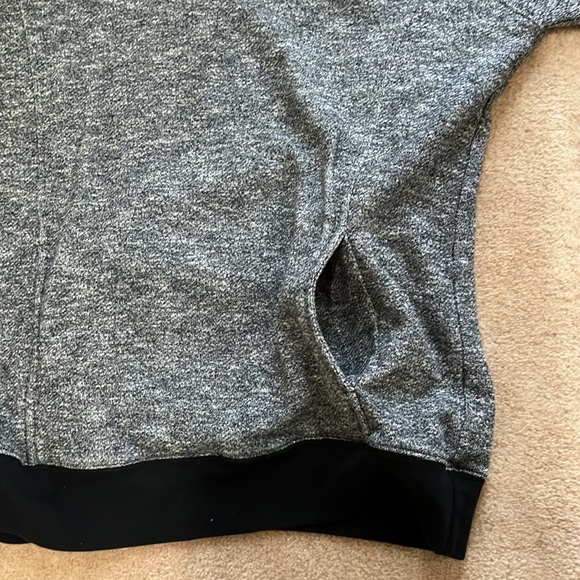 21 Men cowl neck pullover!  Size Medium, black & white tweed.  Pocket in front! - Picture 4 of 4